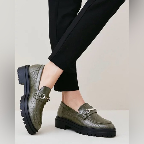 EUC KAREN MILLEN Leather Croc Snaffle Loafers, Olive Green, Women: US 9.5   (40) - Picture 1 of 16